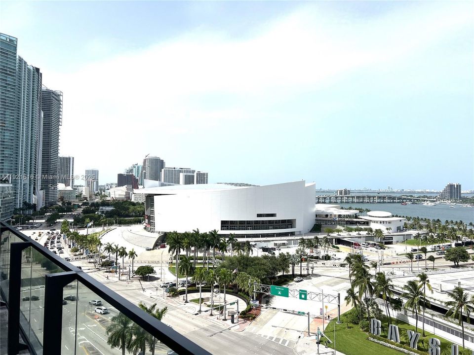 For Sale: $665,000 (1 beds, 1 baths, 560 Square Feet)