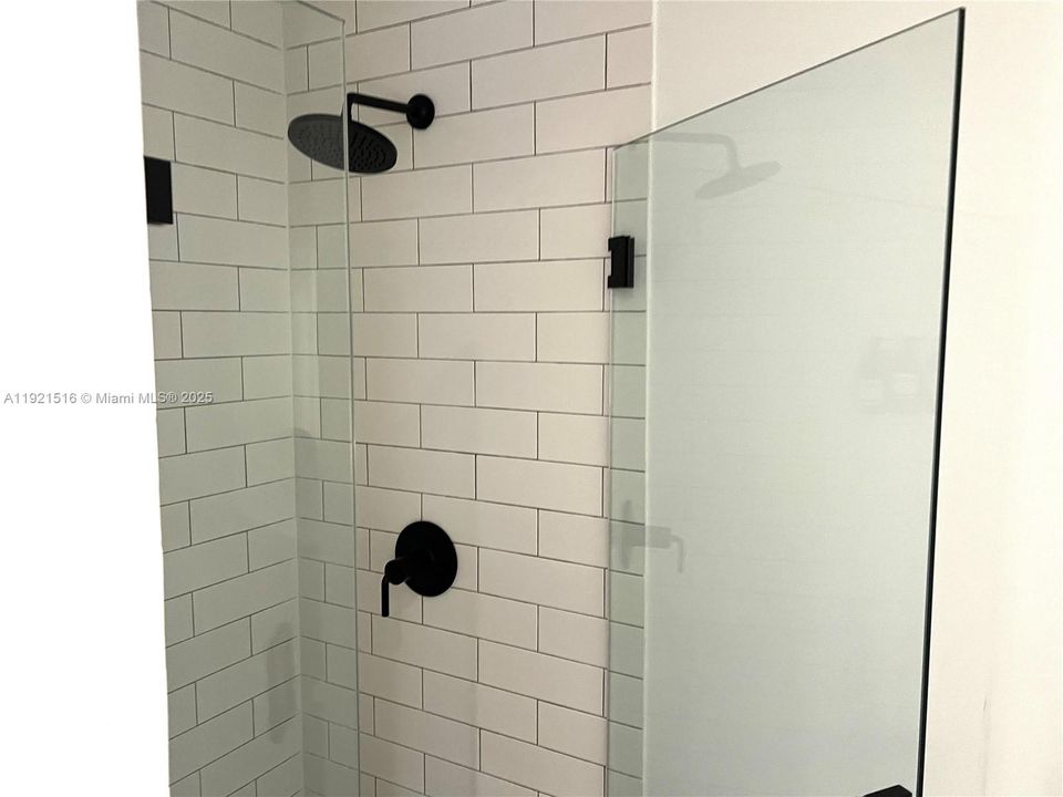 For Sale: $665,000 (1 beds, 1 baths, 560 Square Feet)