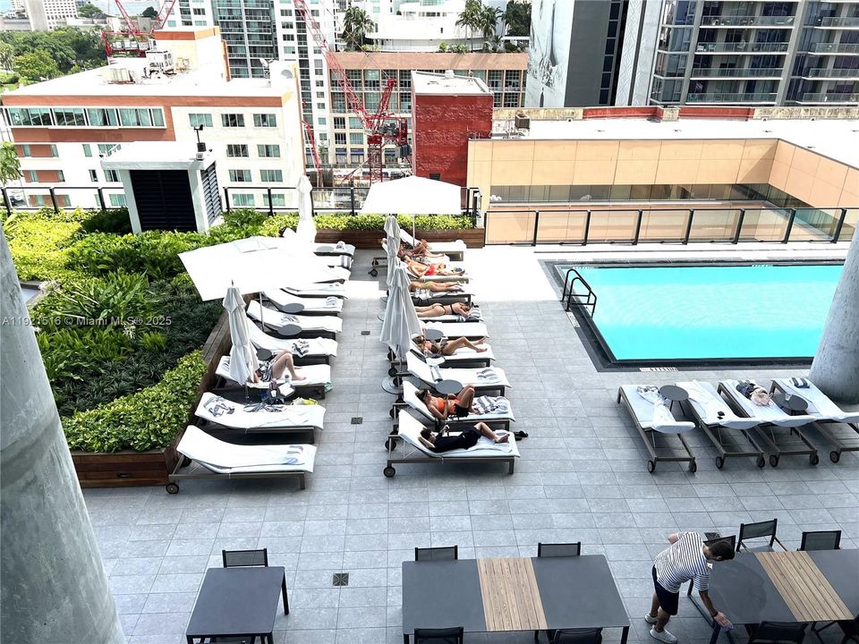 For Sale: $665,000 (1 beds, 1 baths, 560 Square Feet)