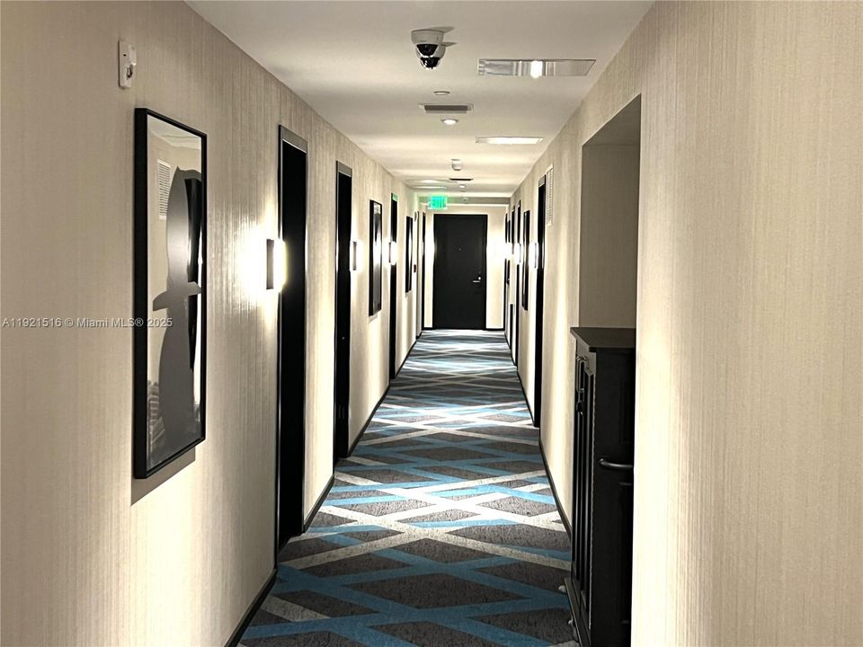 For Sale: $665,000 (1 beds, 1 baths, 560 Square Feet)