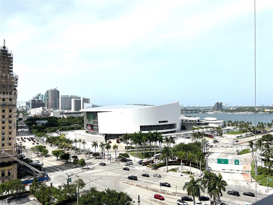 For Sale: $665,000 (1 beds, 1 baths, 560 Square Feet)