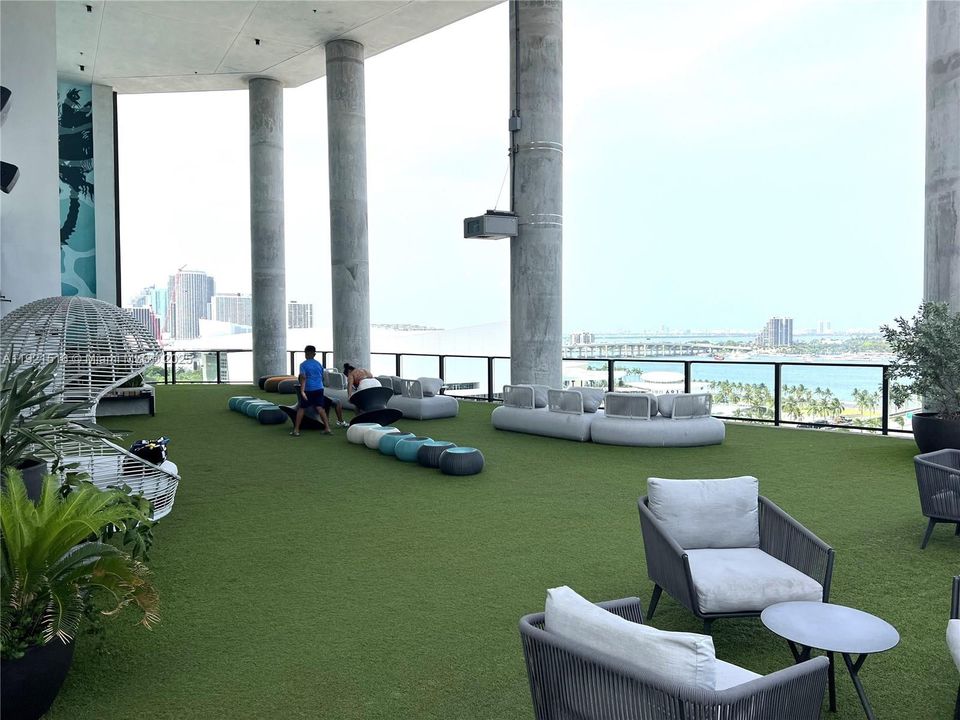 For Sale: $665,000 (1 beds, 1 baths, 560 Square Feet)