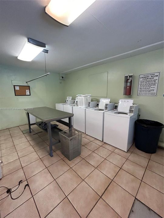 合同活跃: $2,000 (1 贝兹, 1 浴室, 665 平方英尺)