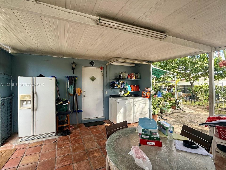 For Sale: $650,000 (3 beds, 1 baths, 1201 Square Feet)