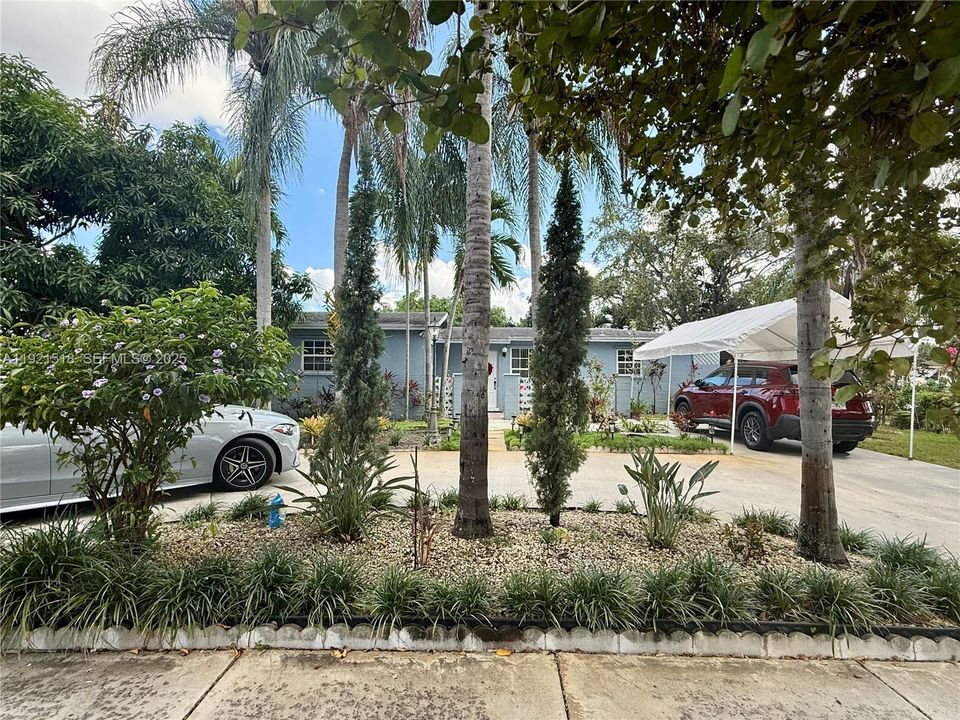 For Sale: $650,000 (3 beds, 1 baths, 1201 Square Feet)