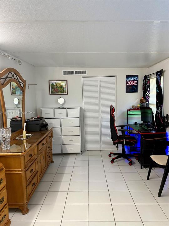 For Sale: $650,000 (3 beds, 1 baths, 1201 Square Feet)