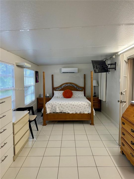 For Sale: $650,000 (3 beds, 1 baths, 1201 Square Feet)