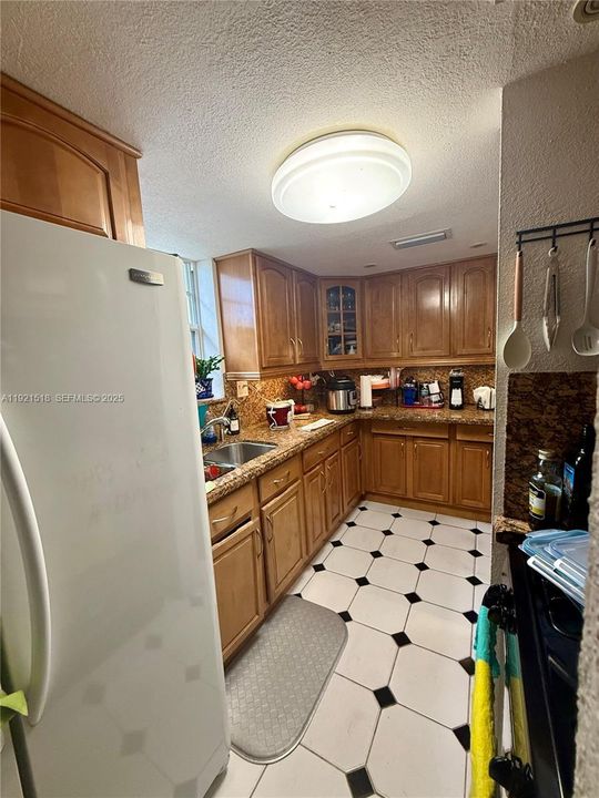 For Sale: $650,000 (3 beds, 1 baths, 1201 Square Feet)