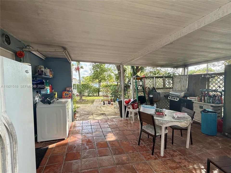 For Sale: $650,000 (3 beds, 1 baths, 1201 Square Feet)