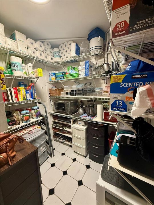 For Sale: $650,000 (3 beds, 1 baths, 1201 Square Feet)