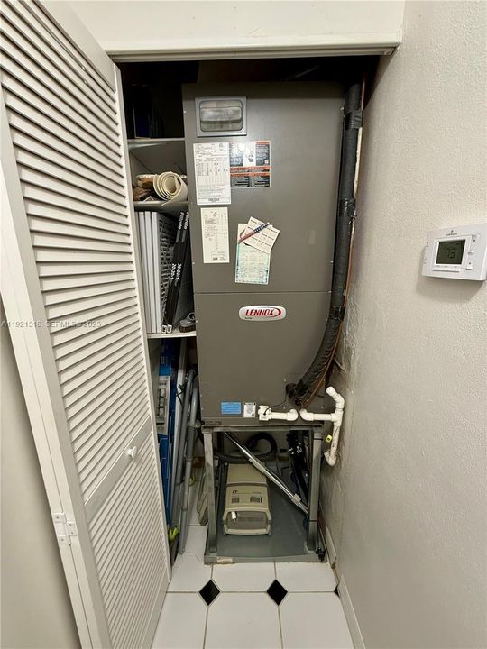 For Sale: $650,000 (3 beds, 1 baths, 1201 Square Feet)