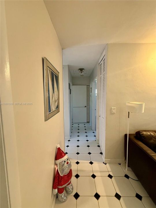 For Sale: $650,000 (3 beds, 1 baths, 1201 Square Feet)