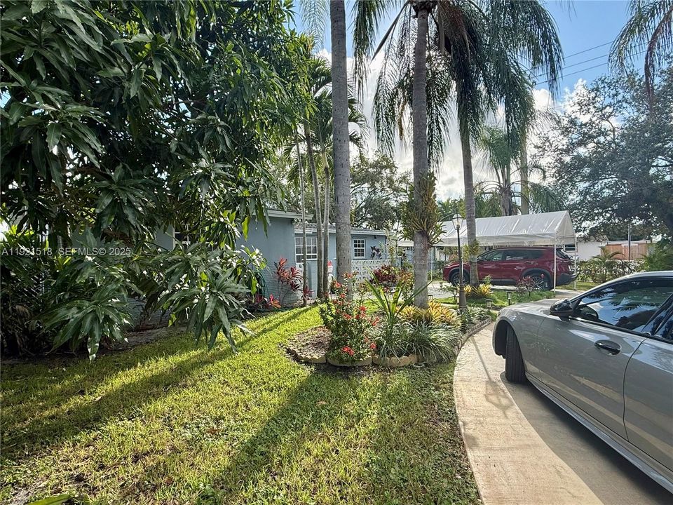 For Sale: $650,000 (3 beds, 1 baths, 1201 Square Feet)