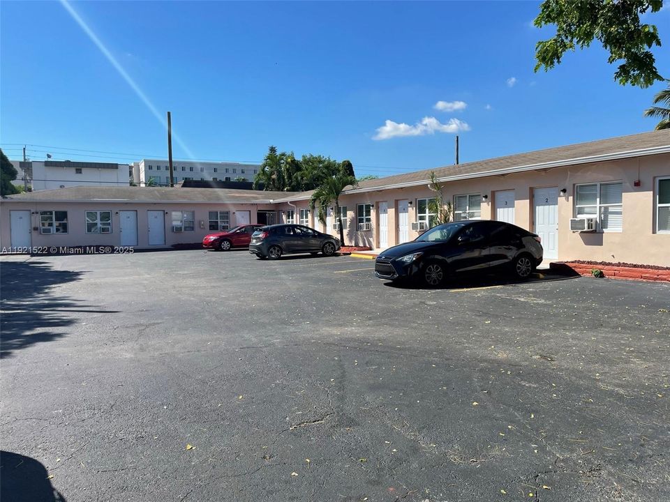 For Rent: $1,600 (0 beds, 1 baths, 360 Square Feet)