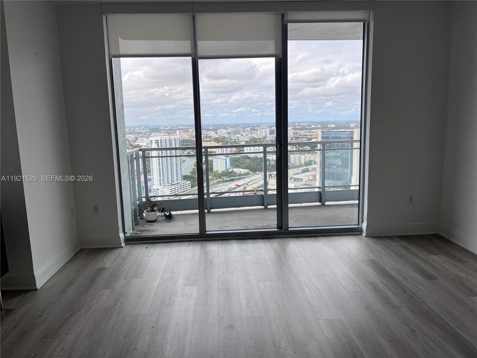 出租: $3,700 (2 贝兹, 2 浴室, 1079 平方英尺)