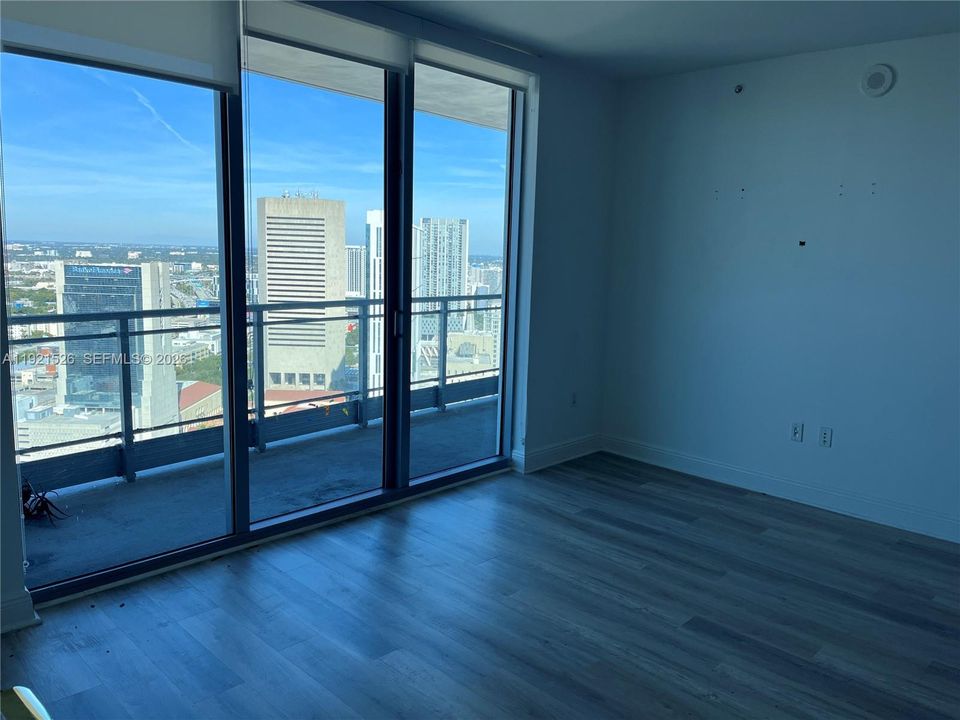 出租: $3,700 (2 贝兹, 2 浴室, 1079 平方英尺)