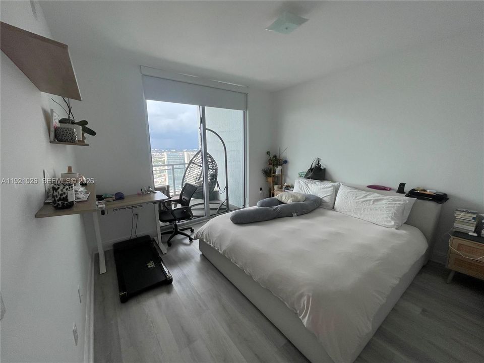 出租: $3,700 (2 贝兹, 2 浴室, 1079 平方英尺)