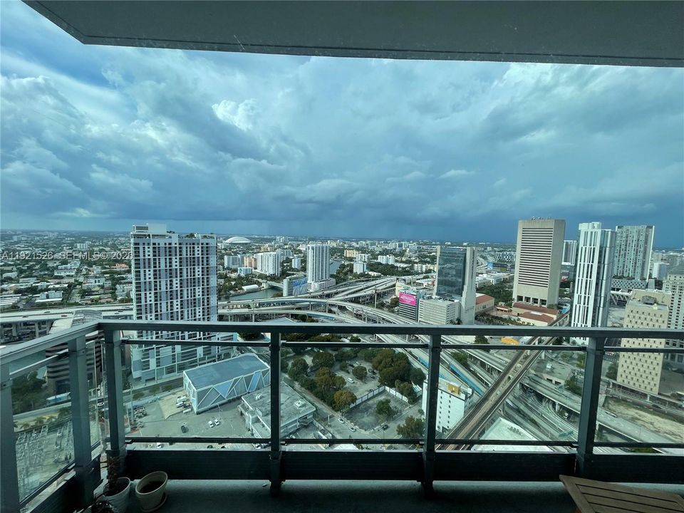 出租: $3,700 (2 贝兹, 2 浴室, 1079 平方英尺)