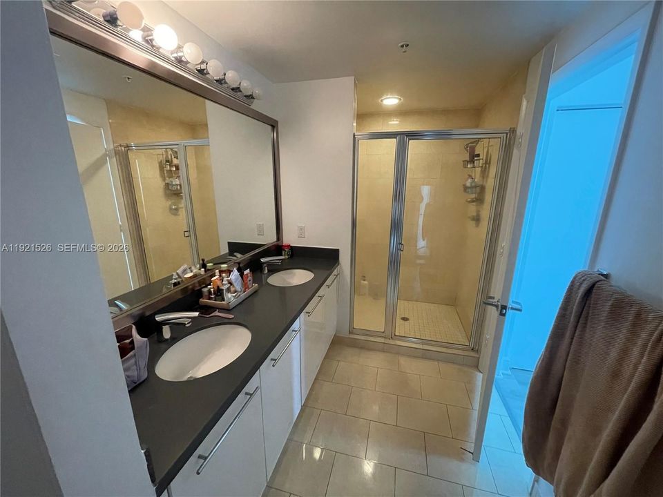 出租: $3,700 (2 贝兹, 2 浴室, 1079 平方英尺)