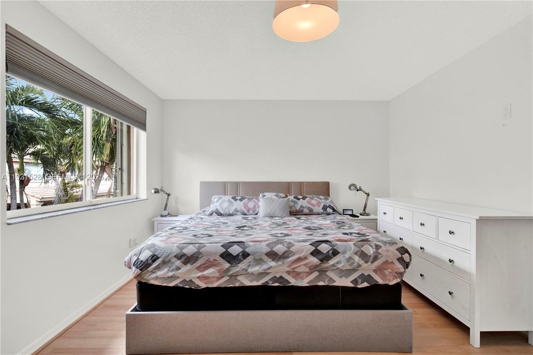 For Sale: $539,000 (3 beds, 2 baths, 1160 Square Feet)