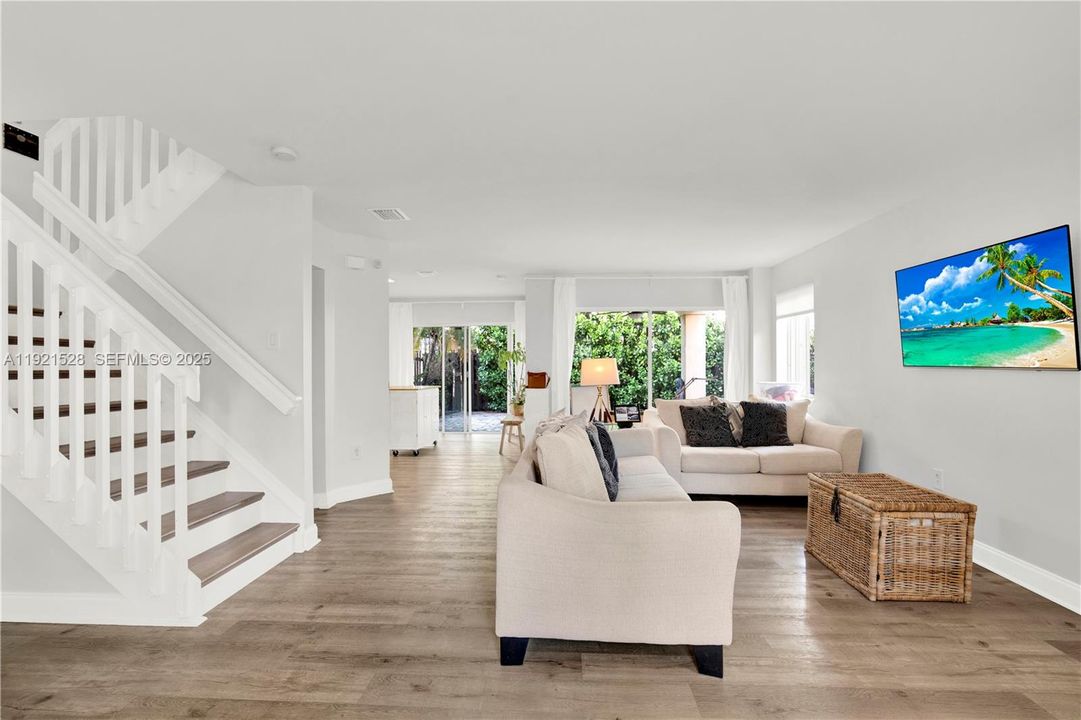 For Sale: $539,000 (3 beds, 2 baths, 1160 Square Feet)