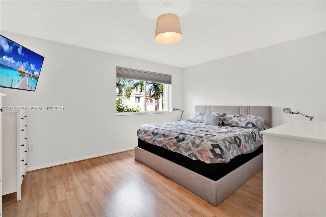 For Sale: $539,000 (3 beds, 2 baths, 1160 Square Feet)