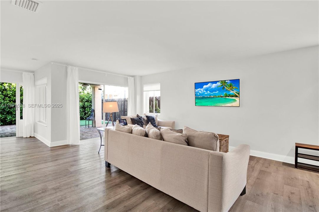 For Sale: $539,000 (3 beds, 2 baths, 1160 Square Feet)