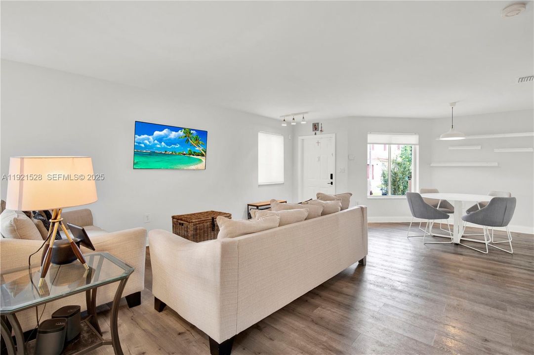 For Sale: $539,000 (3 beds, 2 baths, 1160 Square Feet)