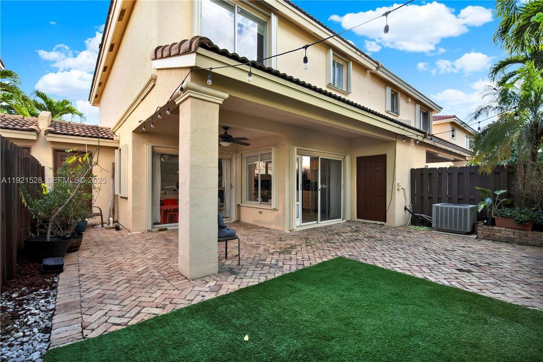 For Sale: $539,000 (3 beds, 2 baths, 1160 Square Feet)