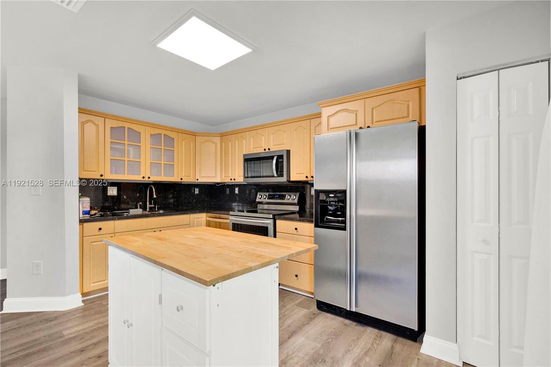 For Sale: $539,000 (3 beds, 2 baths, 1160 Square Feet)