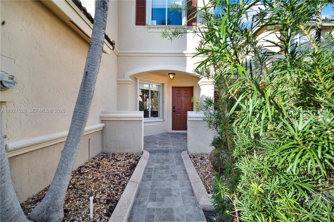 For Sale: $539,000 (3 beds, 2 baths, 1160 Square Feet)