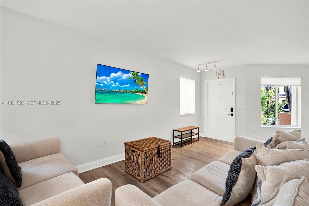 For Sale: $539,000 (3 beds, 2 baths, 1160 Square Feet)