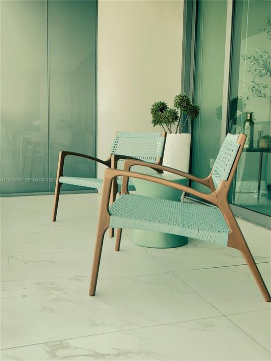 出租: $6,000 (1 贝兹, 1 浴室, 959 平方英尺)