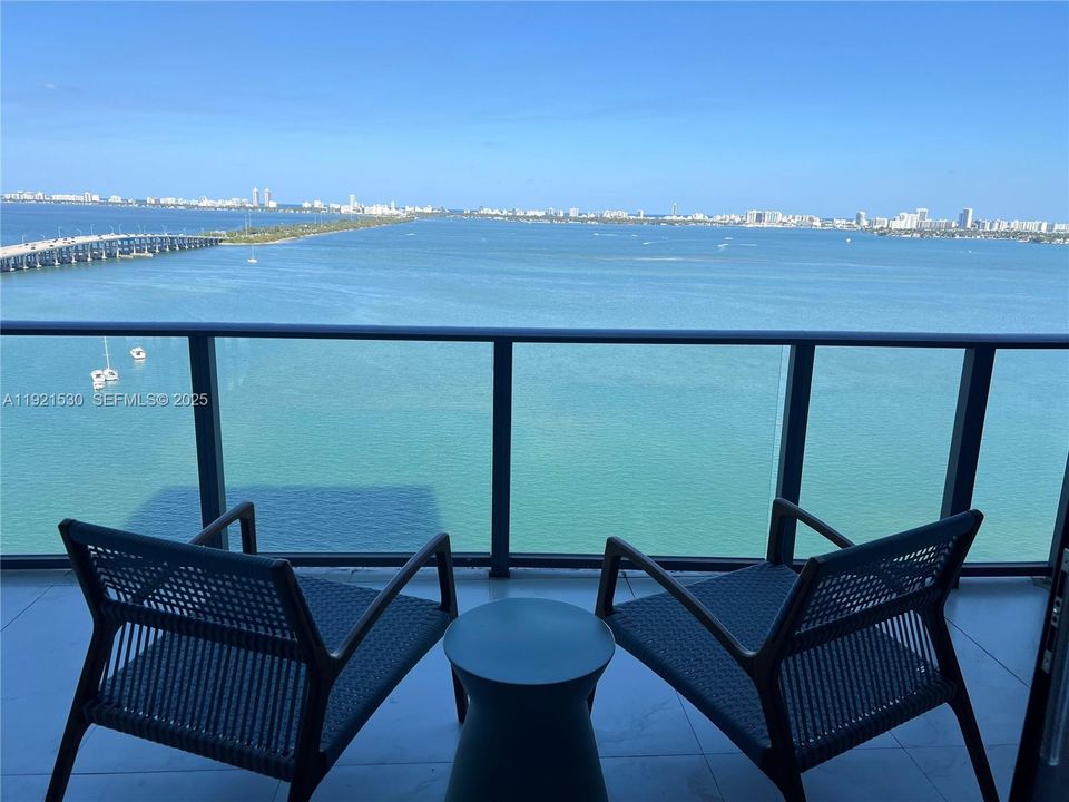 出租: $6,000 (1 贝兹, 1 浴室, 959 平方英尺)