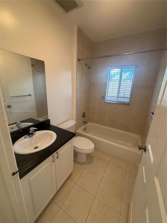 En Renta: $2,550 (3 camas, 2 baños, 1377 Pies cuadrados)