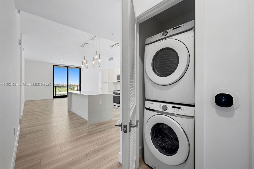 For Sale: $1,173,000 (2 beds, 2 baths, 1297 Square Feet)