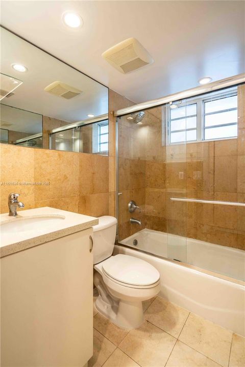 Active With Contract: $2,000 (0 beds, 1 baths, 550 Square Feet)