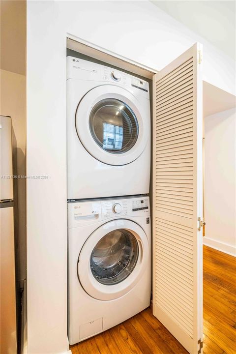 Active With Contract: $2,000 (0 beds, 1 baths, 550 Square Feet)