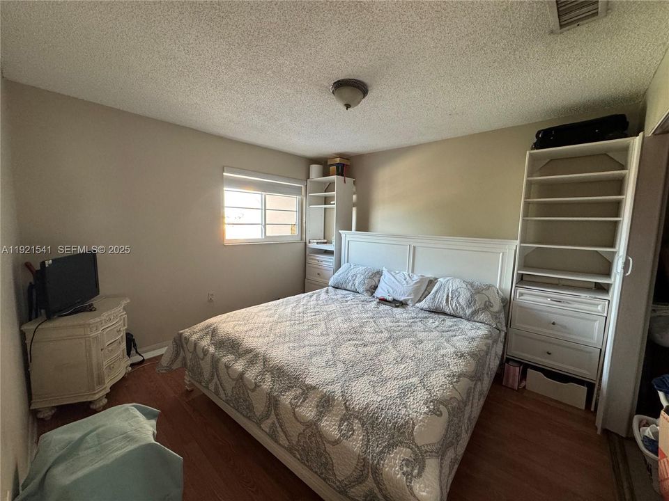 For Sale: $390,000 (3 beds, 2 baths, 1173 Square Feet)