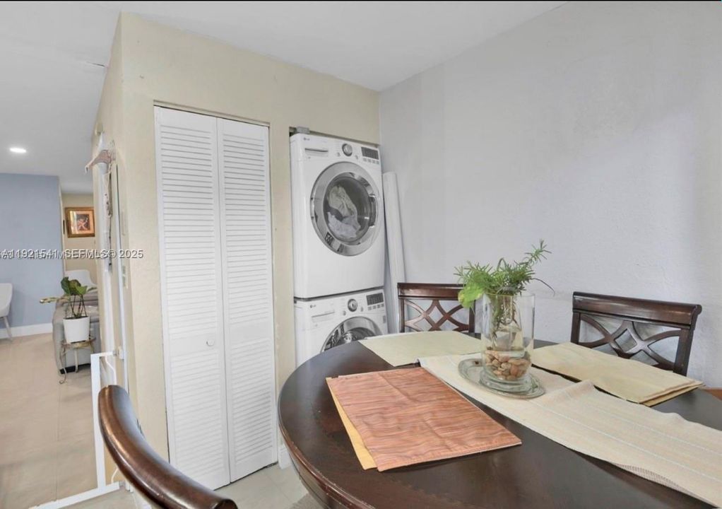 For Sale: $390,000 (3 beds, 2 baths, 1173 Square Feet)