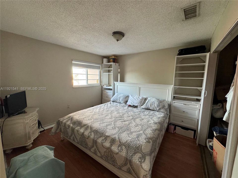 For Sale: $390,000 (3 beds, 2 baths, 1173 Square Feet)