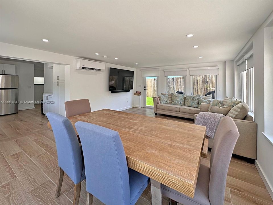 На продажу: $694,000 (2 спален, 1 ванн, 700 Квадратных фут)