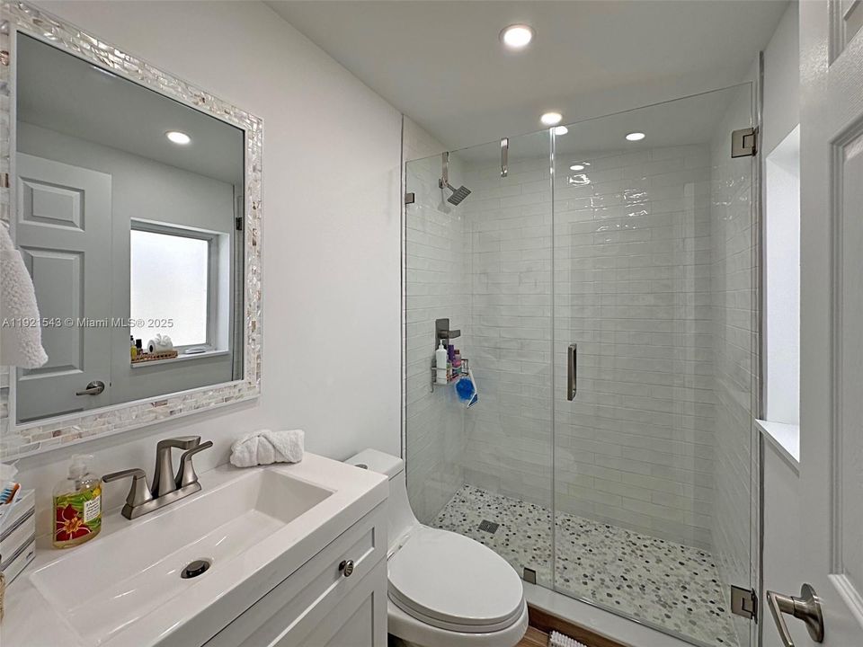 На продажу: $694,000 (2 спален, 1 ванн, 700 Квадратных фут)