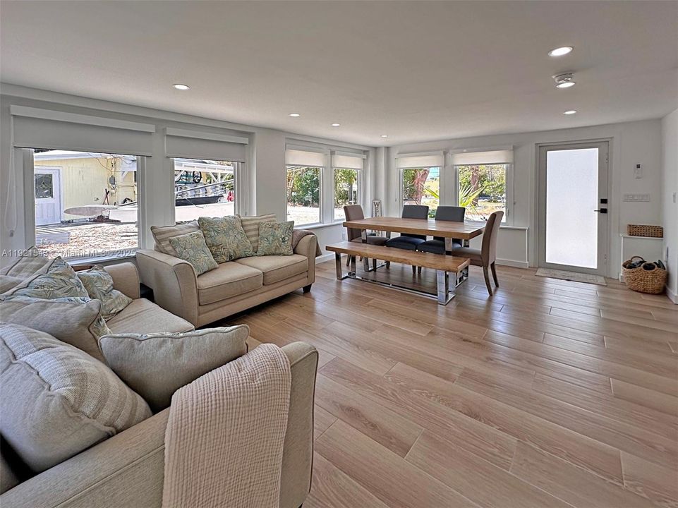 На продажу: $694,000 (2 спален, 1 ванн, 700 Квадратных фут)