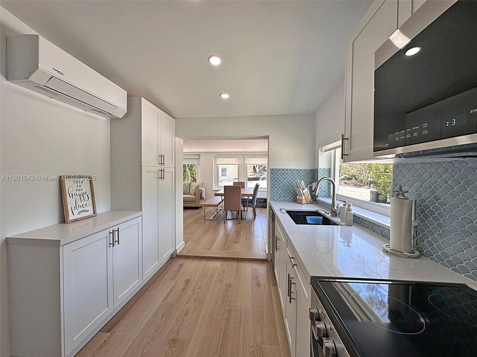 На продажу: $694,000 (2 спален, 1 ванн, 700 Квадратных фут)