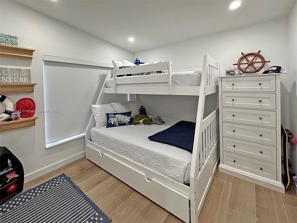 На продажу: $694,000 (2 спален, 1 ванн, 700 Квадратных фут)