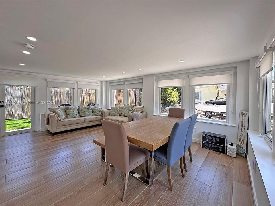 На продажу: $694,000 (2 спален, 1 ванн, 700 Квадратных фут)