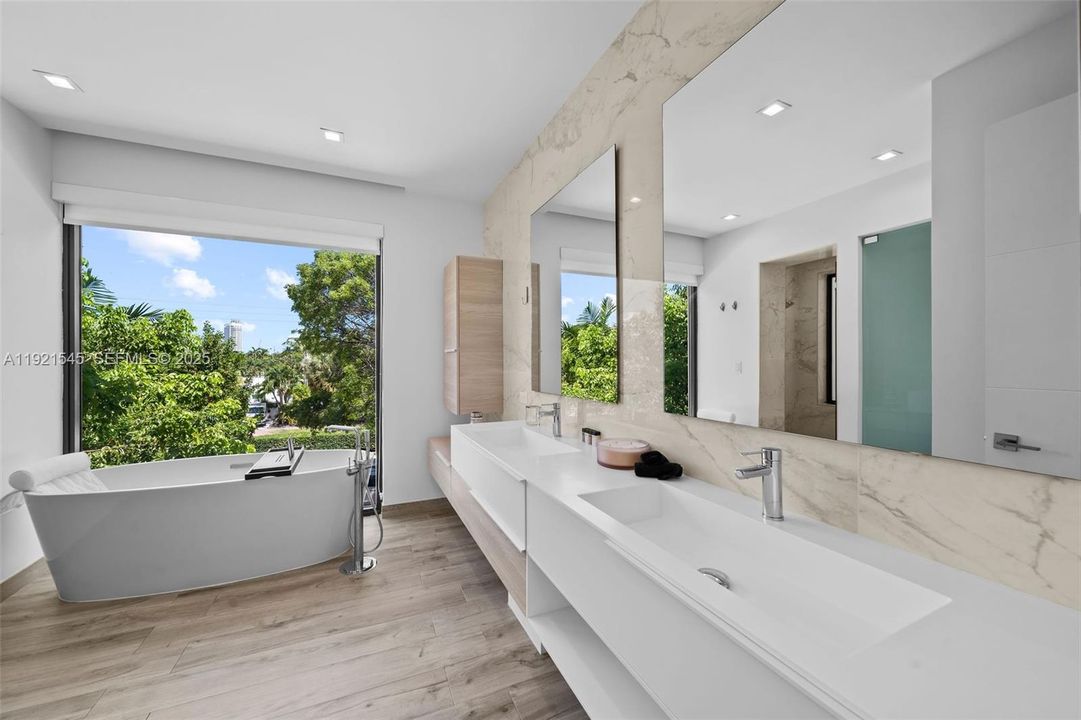 待售: $4,190,000 (5 贝兹, 5 浴室, 3005 平方英尺)