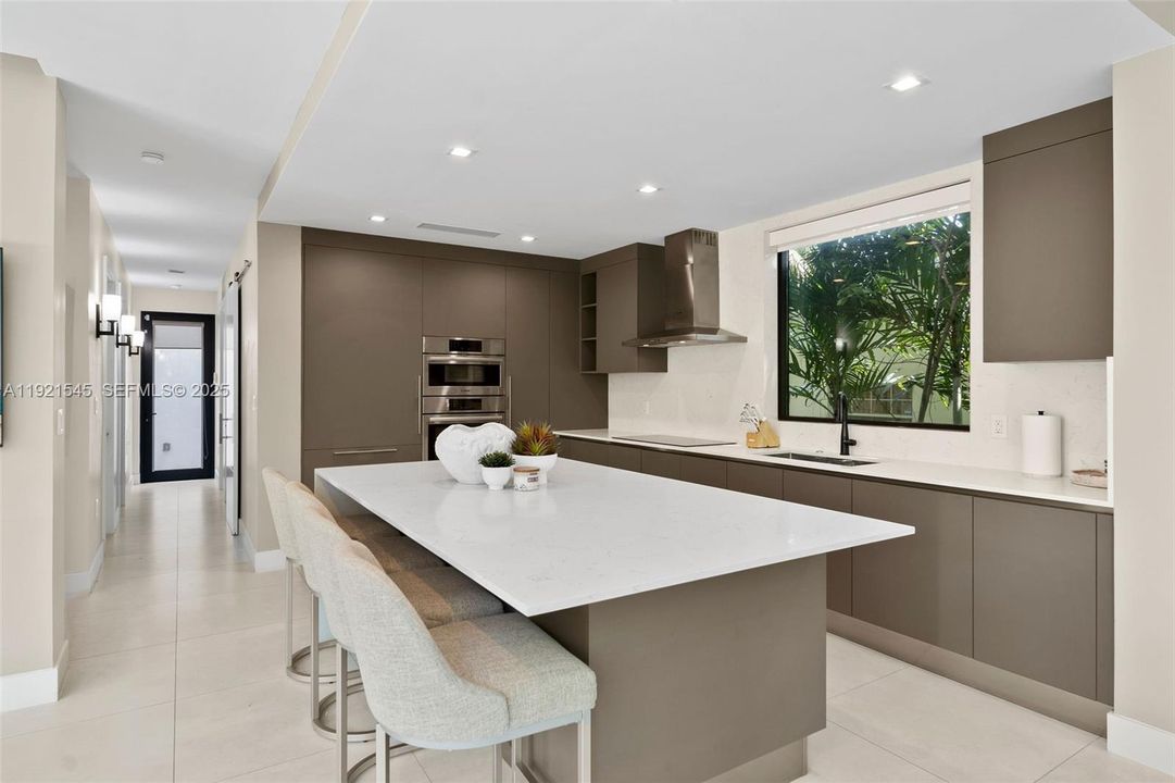 待售: $4,190,000 (5 贝兹, 5 浴室, 3005 平方英尺)