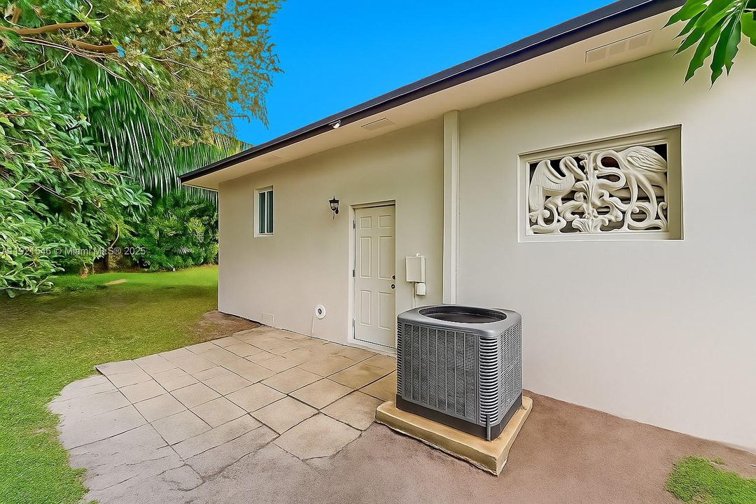 For Sale: $825,000 (3 beds, 3 baths, 1614 Square Feet)